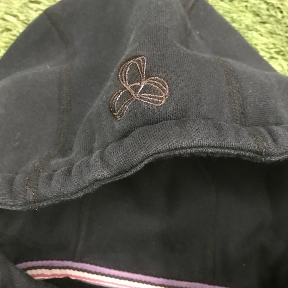 TNA Hoodie Screen-Worn in 'Dare Me' Marlo Kelly - Picture 8 of 9